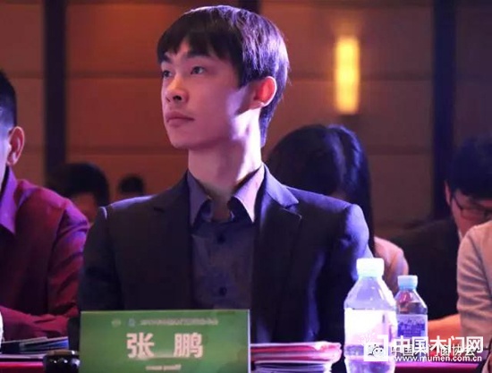 中國木材與木制品流通協(xié)會(huì)木門窗專業(yè)委員會(huì)常務(wù)副會(huì)長張鵬
