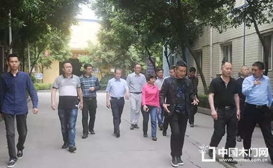 集團高層陪同調研領導