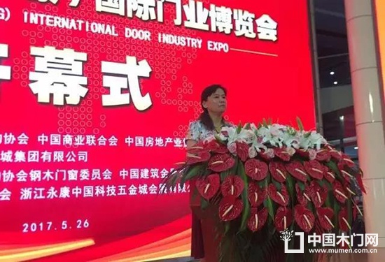 中國商業(yè)聯(lián)合會副會長梁蓉