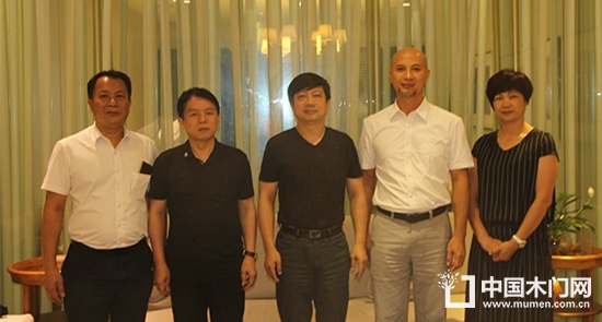 重慶市木門行業協會與廣東倫教木工機械商會交流