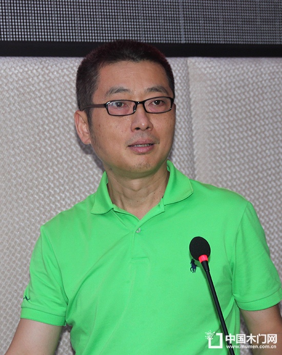 重慶質監局質管處處長張俊剛在知識講座上講課