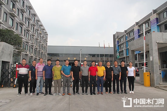 河北和浙江木門(mén)企業(yè)對(duì)重慶部分企業(yè)進(jìn)行了考察