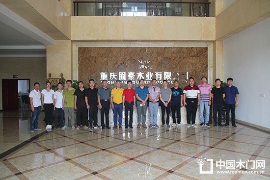 河北和浙江木門(mén)企業(yè)對(duì)重慶部分企業(yè)進(jìn)行了考察