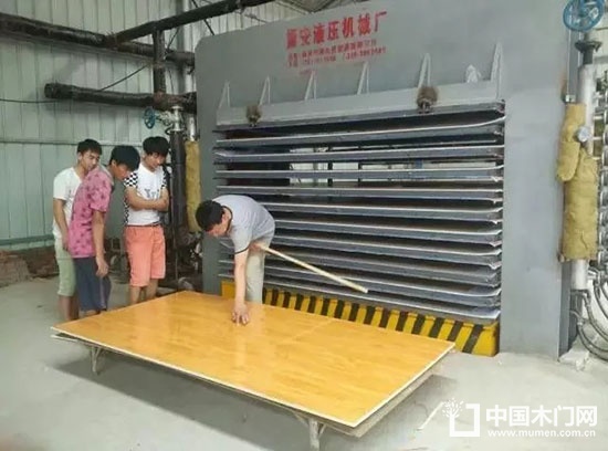 板材熱壓貼面工藝