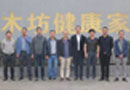 在重慶木門行業協會的帶領下，四川龍馬木業對重慶企業進行考察學習