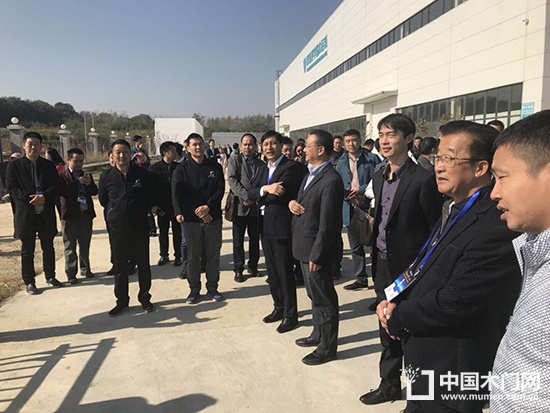 第二屆中國木門窗企業家峰會暨門配貿易交流大會