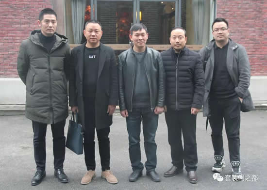 重慶部份木門整裝企業匯集協會討論行業培訓