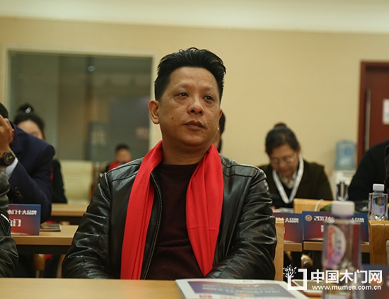 福滿多木門
