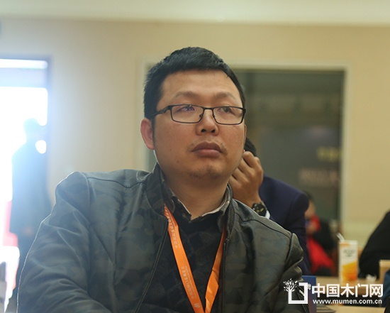 福滿多木門