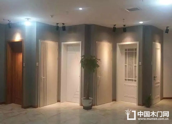 品橋木門