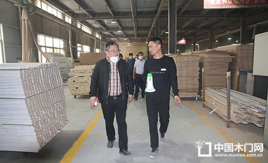 重慶市木門行業協會召開四屆二次理事會