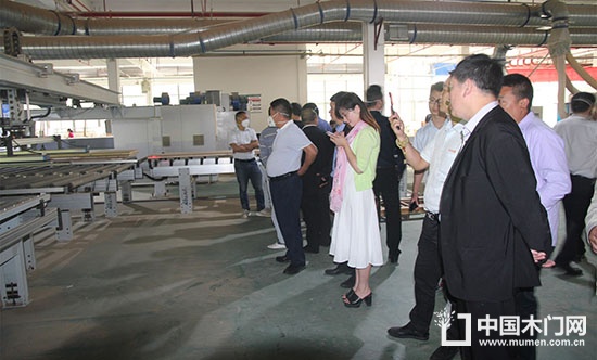 重慶市木門行業協會召開四屆二次理事會
