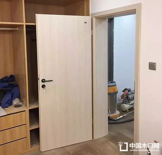 品橋木門