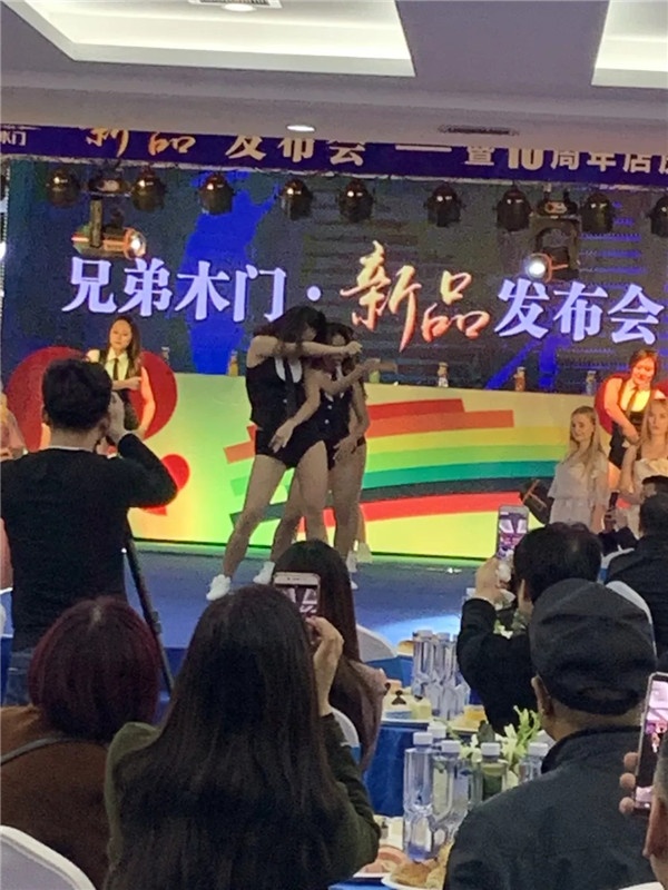 兄弟木門