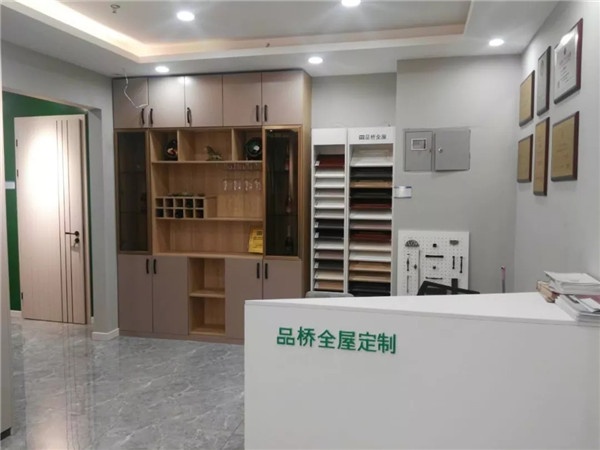 品橋T型門