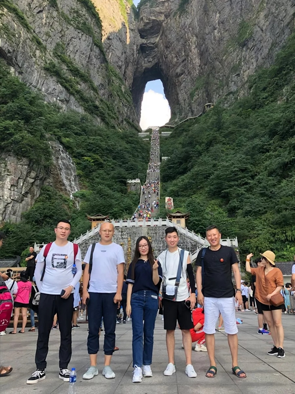 思諾爾家優秀設計師團隊張家界帶薪雙飛六日游