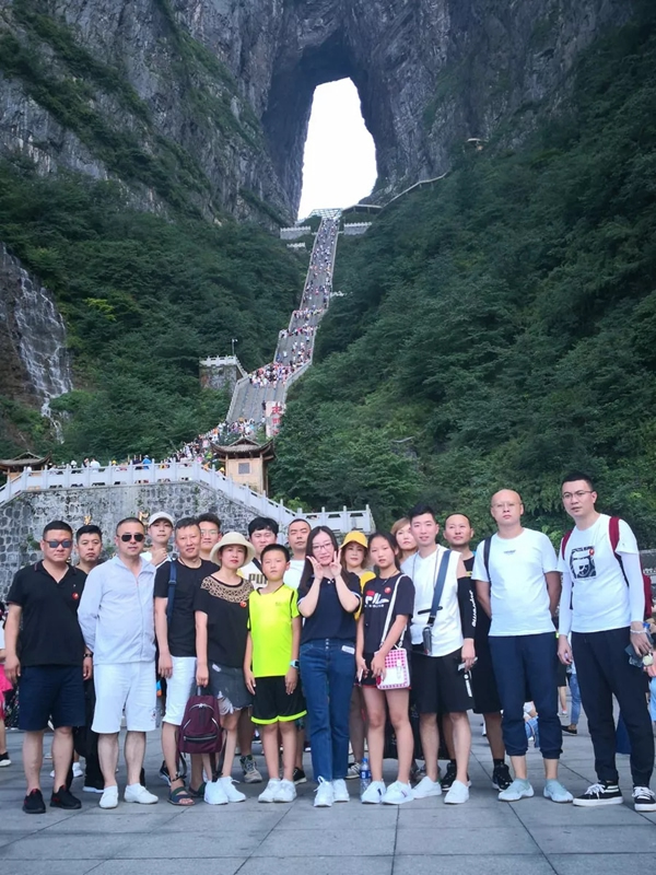 思諾爾家優秀設計師團隊張家界帶薪雙飛六日游