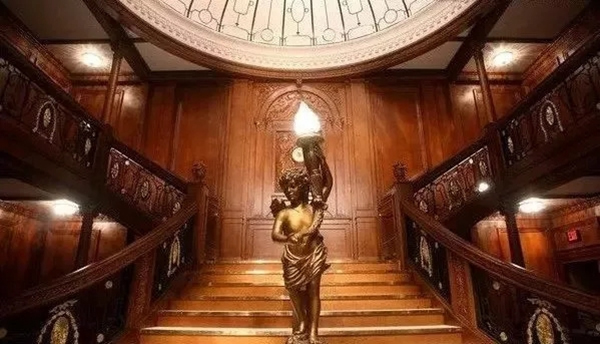 好門面門窗：定制樓梯的設計藝術 定制中最復雜的產品