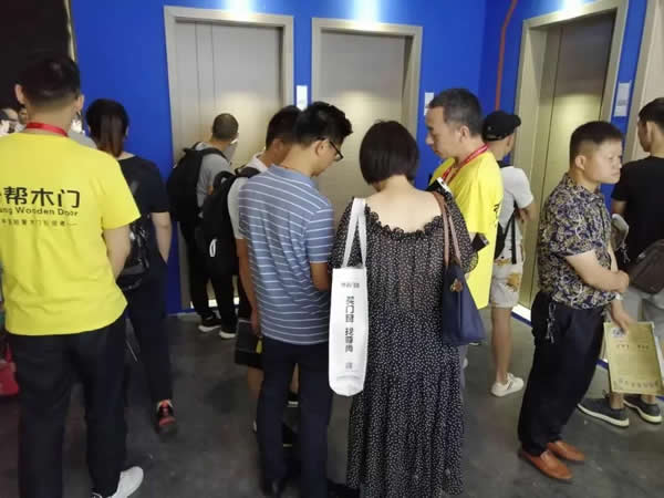 帝幫木門#2019中國·建博會首秀#展館現場人氣火爆！