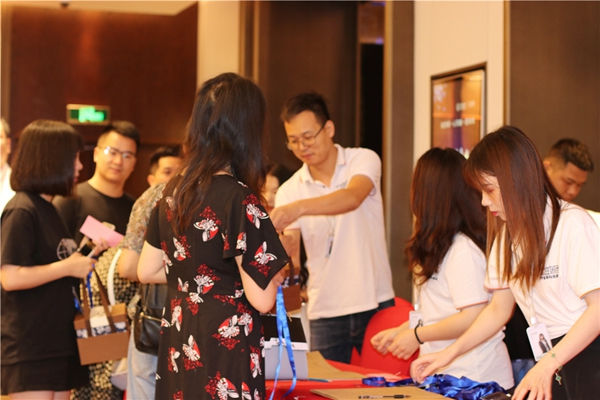 新思維·心突破·星未來丨2019年中經銷商大會暨新品發布驚艷亮相