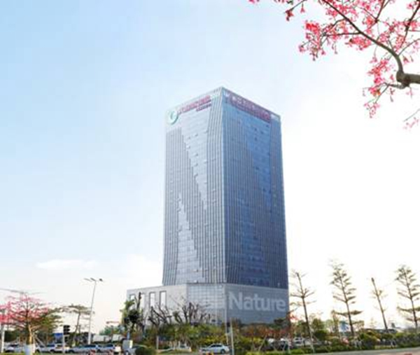 大自然木門高調招商，攜特斯拉亮相廣州建博會