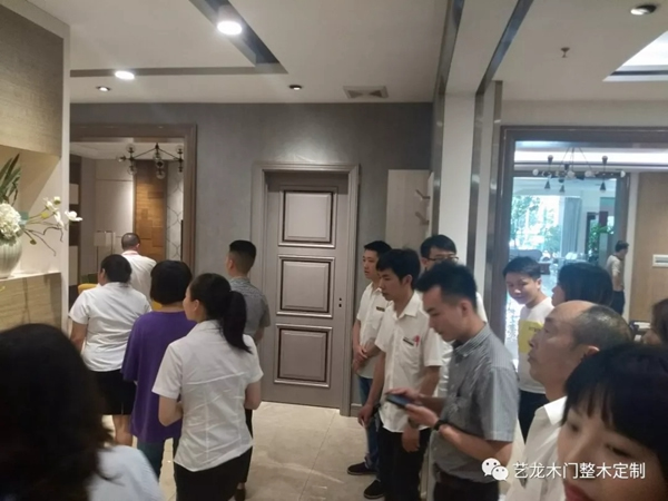 鼎和裝飾公司設計師蒞臨藝龍木門參觀交流