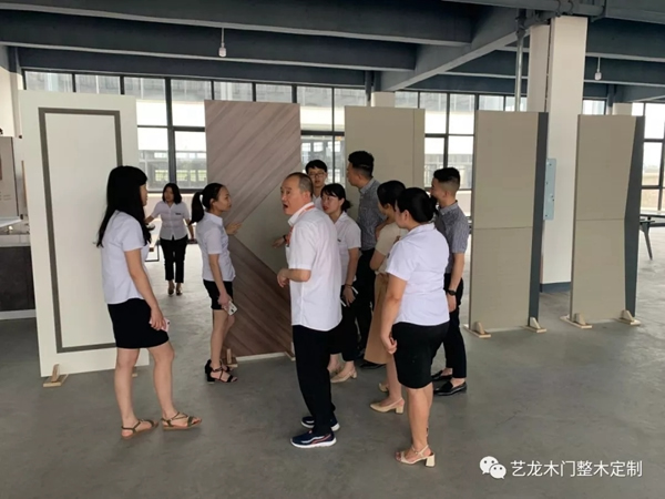 鼎和裝飾公司設計師蒞臨藝龍木門參觀交流