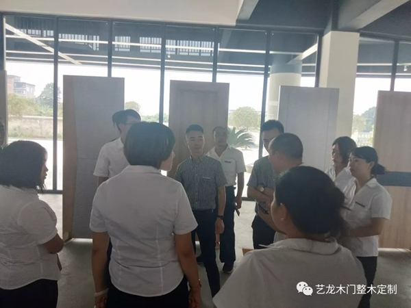鼎和裝飾公司設計師蒞臨藝龍木門參觀交流