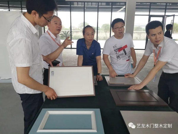 南昌豪宅設計精英團隊蒞臨藝龍參觀考察