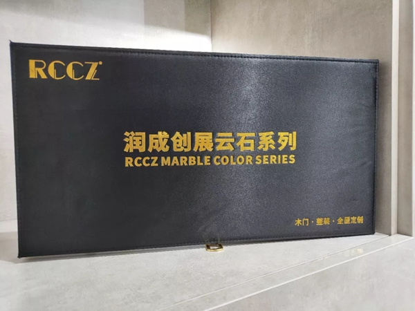 這個夏天，潤成創展帶你玩轉UV板色彩！