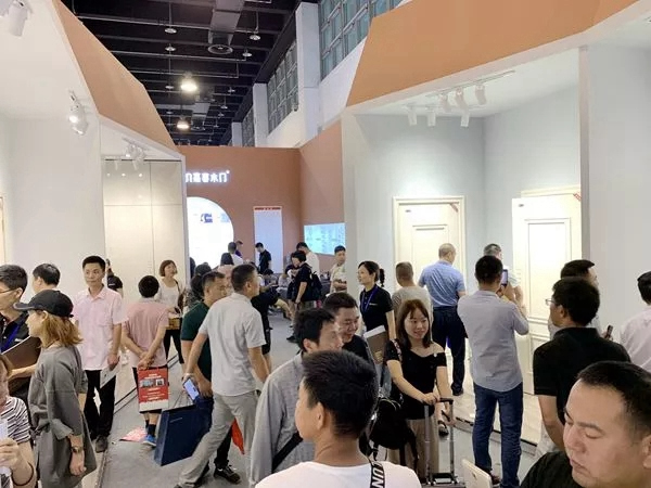 嘉尊木門：第十屆永康門博會，為您開啟財富之門！