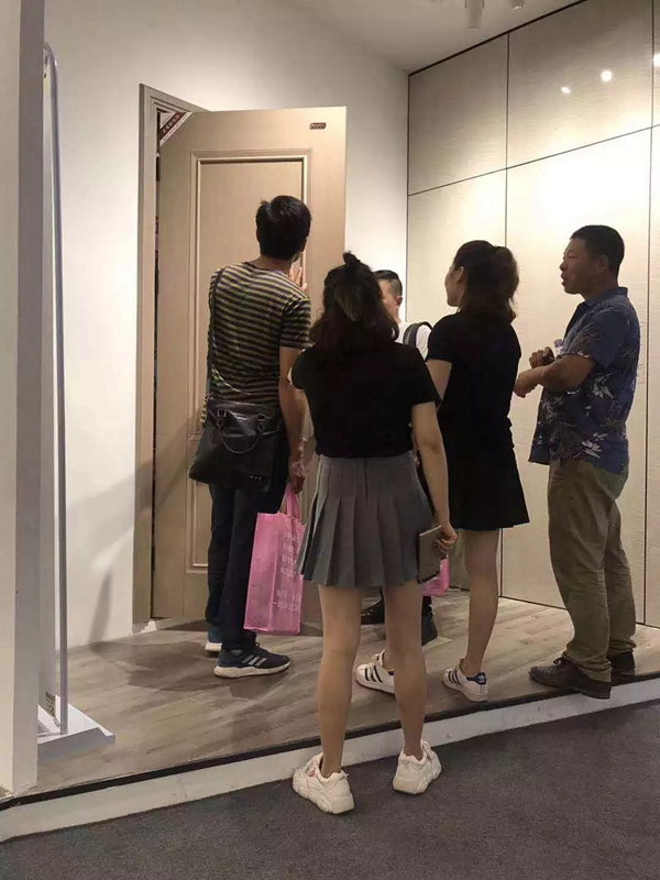 嘉尊木門：第十屆永康門博會，為您開啟財富之門！