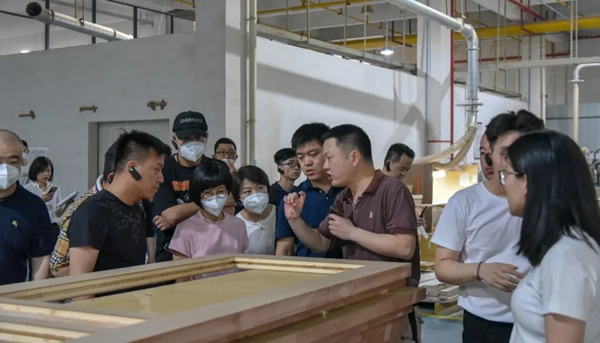 圖森整體木作中堅(jiān)俱樂(lè)部嵊州會(huì)議成功召開(kāi)