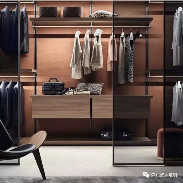 森潤整木定制：現代輕奢掛墻式衣帽間設計應用全面解析！
