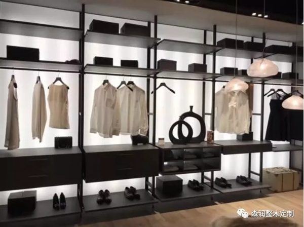 森潤整木定制：現代輕奢掛墻式衣帽間設計應用全面解析！