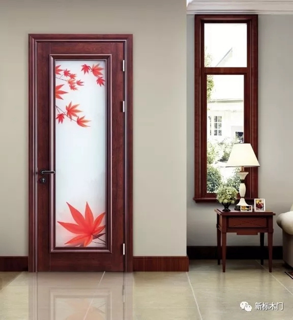 新標(biāo)木門鑲嵌夾絲工藝玻璃，讓門更加美觀耐用！