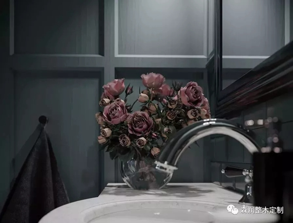 森潤整木定制：色調(diào)單一成主流，2019后現(xiàn)代原木護(hù)墻板