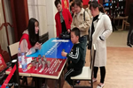 大自然木門首屆嗅覺挑戰(zhàn)賽，大伙們在“聚眾聞香”！
