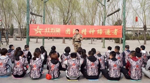 極家木門鐵軍團隊拓展訓練完美閉營