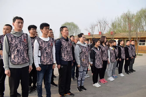 極家木門鐵軍團隊拓展訓練完美閉營