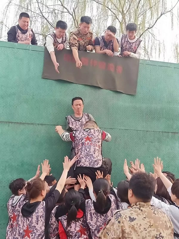 極家木門鐵軍團隊拓展訓練完美閉營