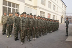 三峰木門第三生產(chǎn)中心軍訓(xùn)活動(dòng)，迷彩盛放！