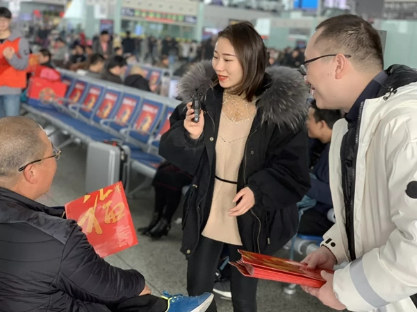 尚品本色春運高鐵行 ▏送福到萬家（合肥站）