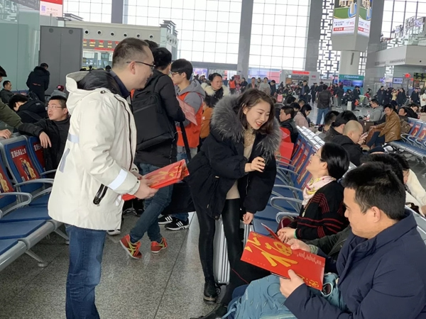 尚品本色春運高鐵行 ▏送福到萬家（合肥站）