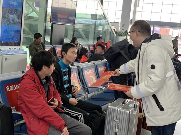 尚品本色春運高鐵行 ▏送福到萬家（合肥站）
