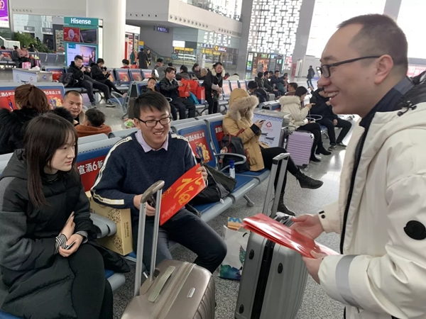 尚品本色春運高鐵行 ▏送福到萬家（合肥站）