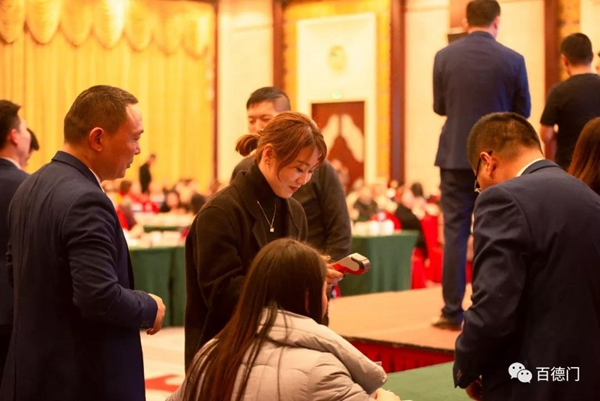 “新動(dòng)能 新征程 新跨越”百德木門2019運(yùn)營(yíng)商年會(huì)完美收官