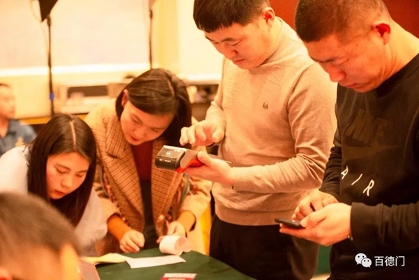 “新動(dòng)能 新征程 新跨越”百德木門2019運(yùn)營(yíng)商年會(huì)完美收官