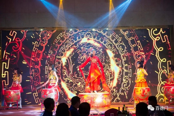 “新動(dòng)能 新征程 新跨越”百德木門2019運(yùn)營(yíng)商年會(huì)完美收官