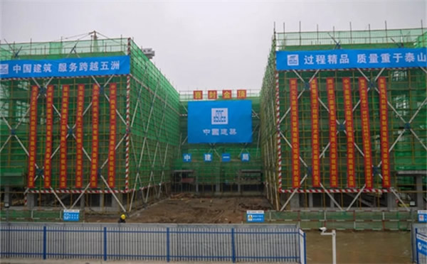 大寶漆成都化工綜合樓喜封金頂，開啟發展新篇章！